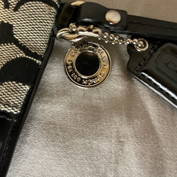 Coach Signature Black and Tan Wristlet No Flaws - Picture 7 of 16